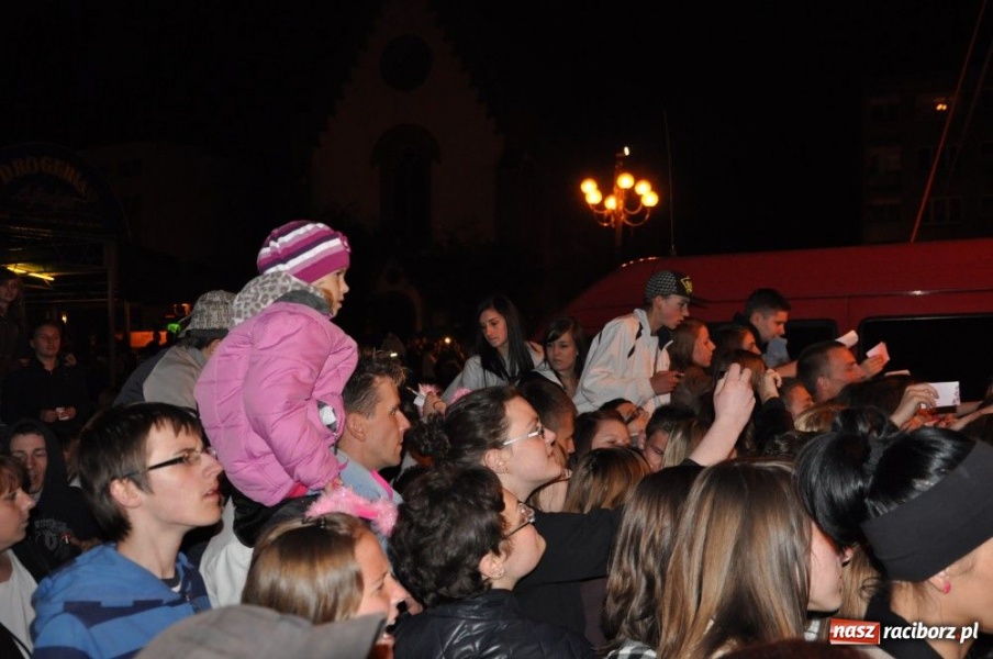 Zdjęcie w galerii na portalu naszraciborz.pl: Afromental i laserowe widowisko wiadomości z regionu