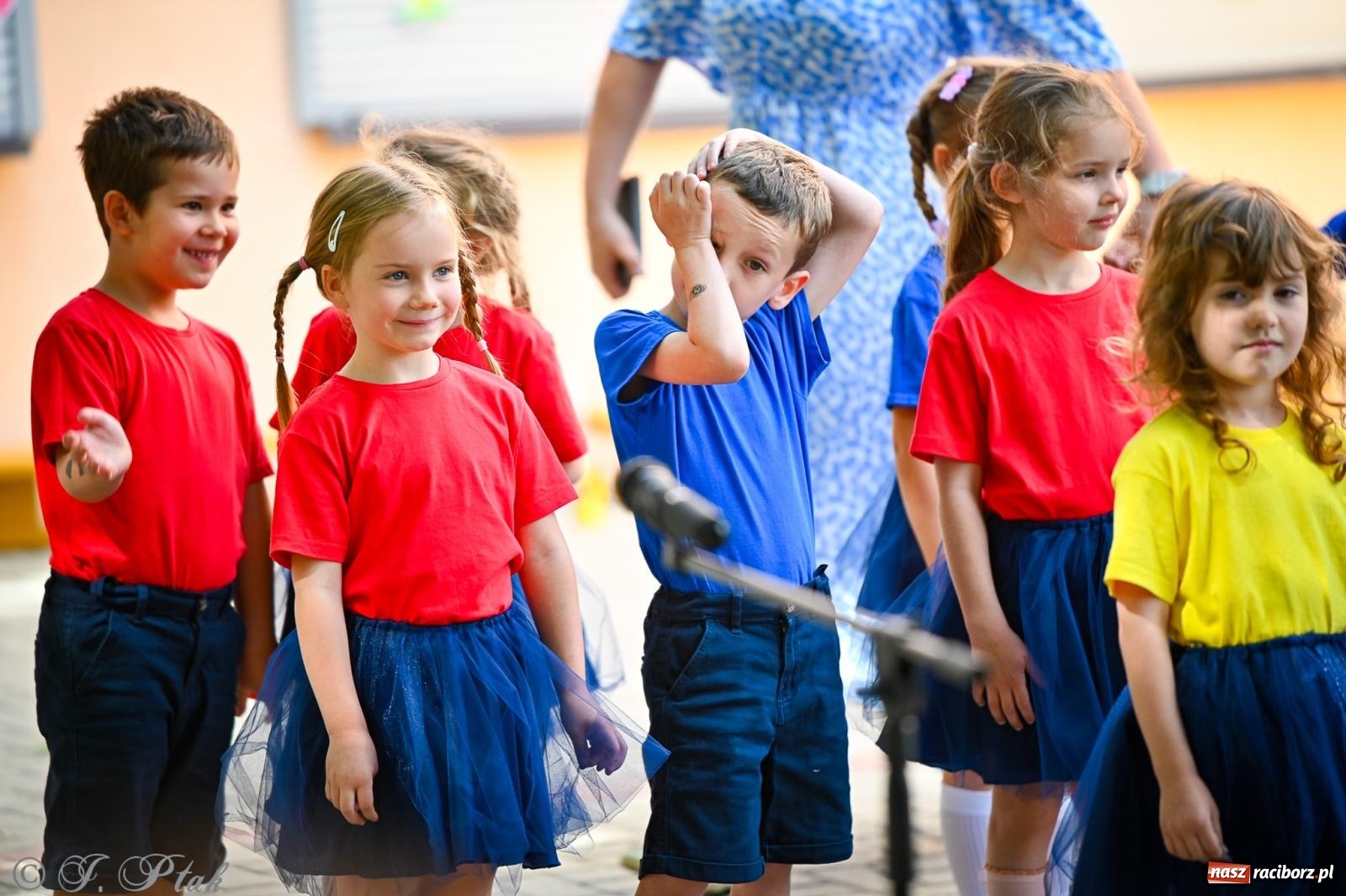 Zdjęcie w galerii na portalu naszraciborz.pl: Rodzinny festyn z międzynarodowym przesłaniem w P23 wiadomości z regionu