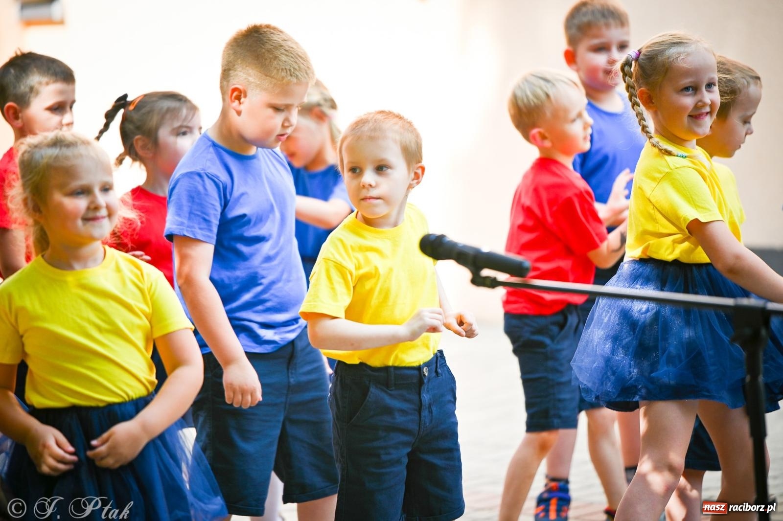 Zdjęcie w galerii na portalu naszraciborz.pl: Rodzinny festyn z międzynarodowym przesłaniem w P23 wiadomości z regionu