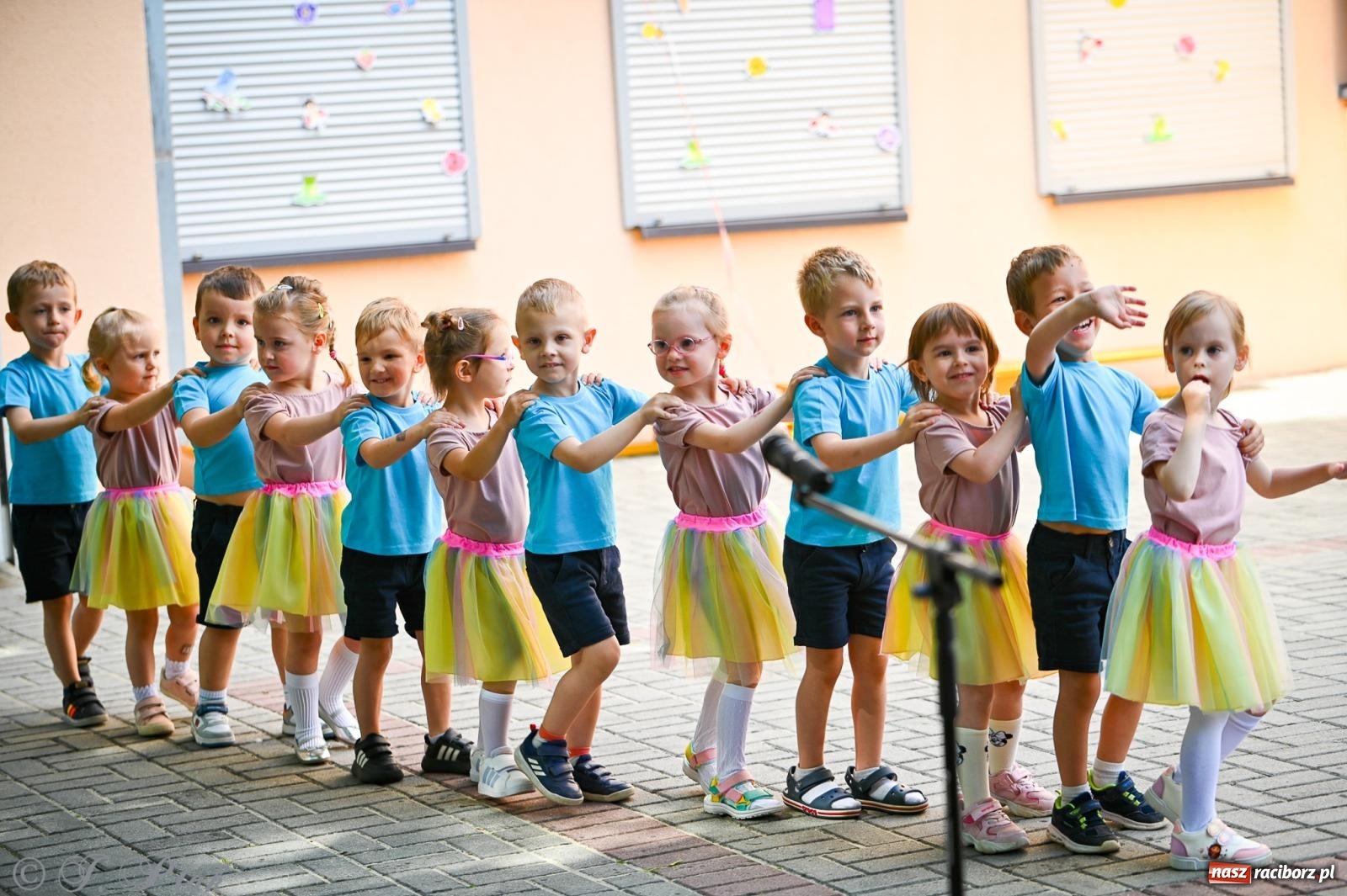 Zdjęcie w galerii na portalu naszraciborz.pl: Rodzinny festyn z międzynarodowym przesłaniem w P23 wiadomości z regionu