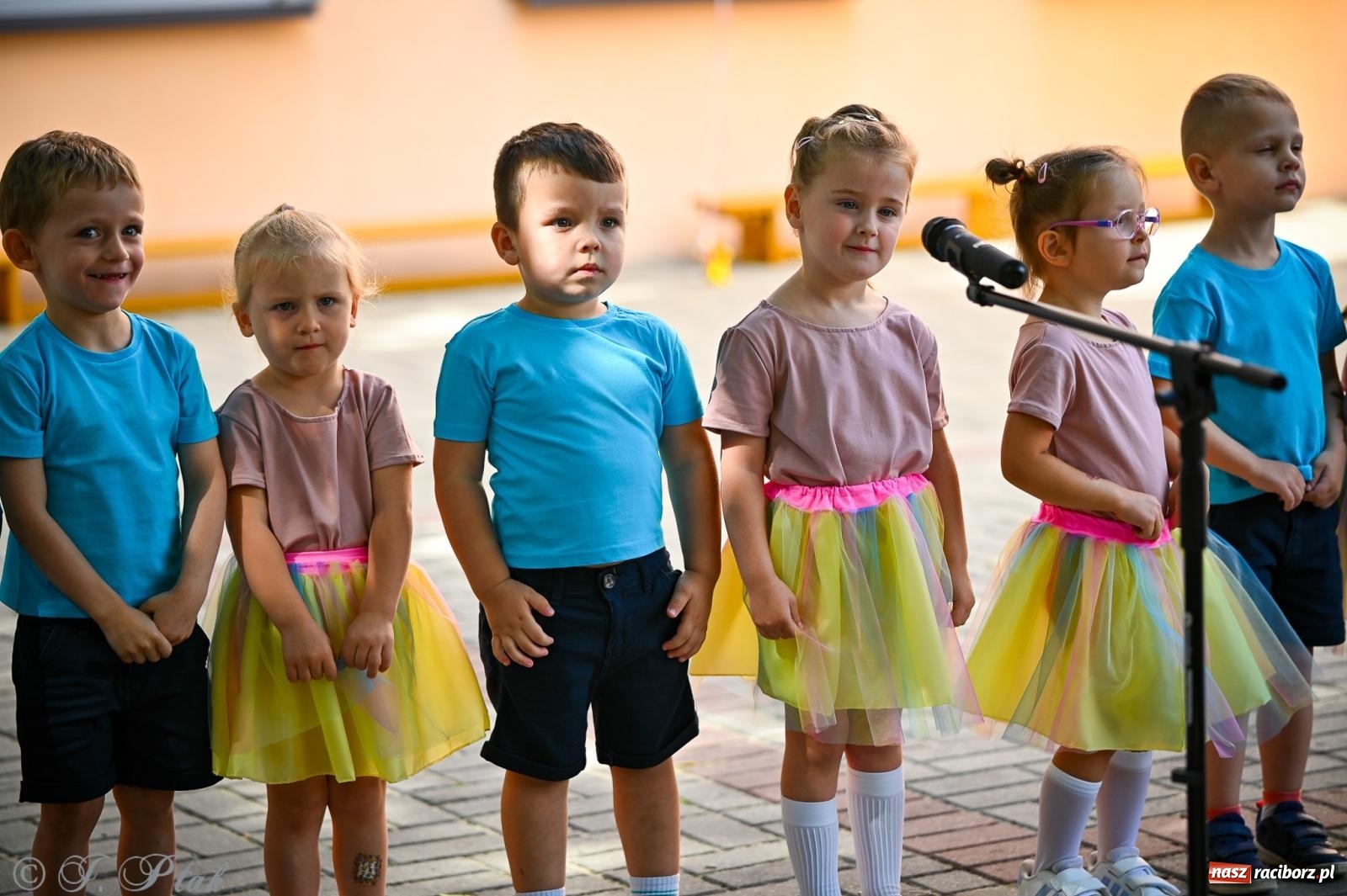 Zdjęcie w galerii na portalu naszraciborz.pl: Rodzinny festyn z międzynarodowym przesłaniem w P23 wiadomości z regionu