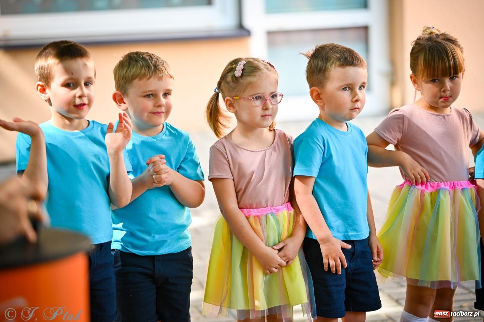 Zdjęcie w galerii na portalu naszraciborz.pl: Rodzinny festyn z międzynarodowym przesłaniem w P23 wiadomości z regionu