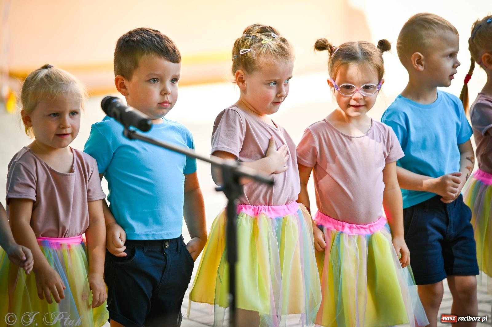 Zdjęcie w galerii na portalu naszraciborz.pl: Rodzinny festyn z międzynarodowym przesłaniem w P23 wiadomości z regionu