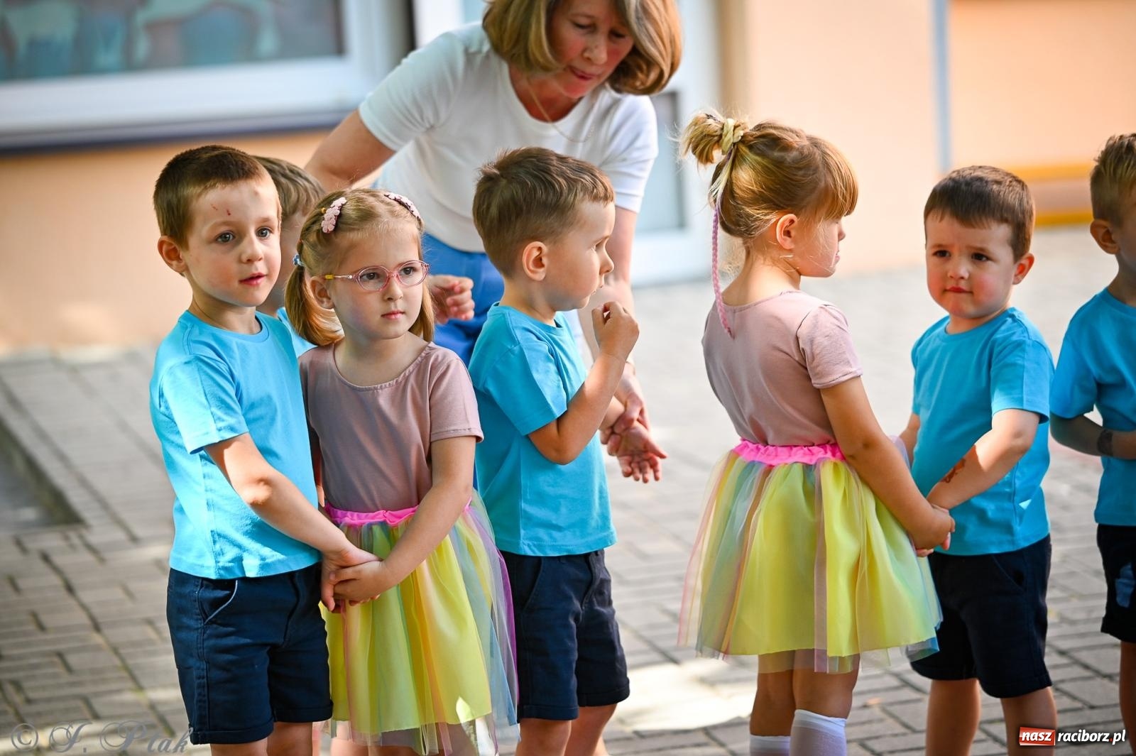 Zdjęcie w galerii na portalu naszraciborz.pl: Rodzinny festyn z międzynarodowym przesłaniem w P23 wiadomości z regionu