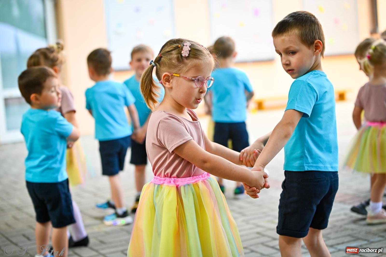 Zdjęcie w galerii na portalu naszraciborz.pl: Rodzinny festyn z międzynarodowym przesłaniem w P23 wiadomości z regionu