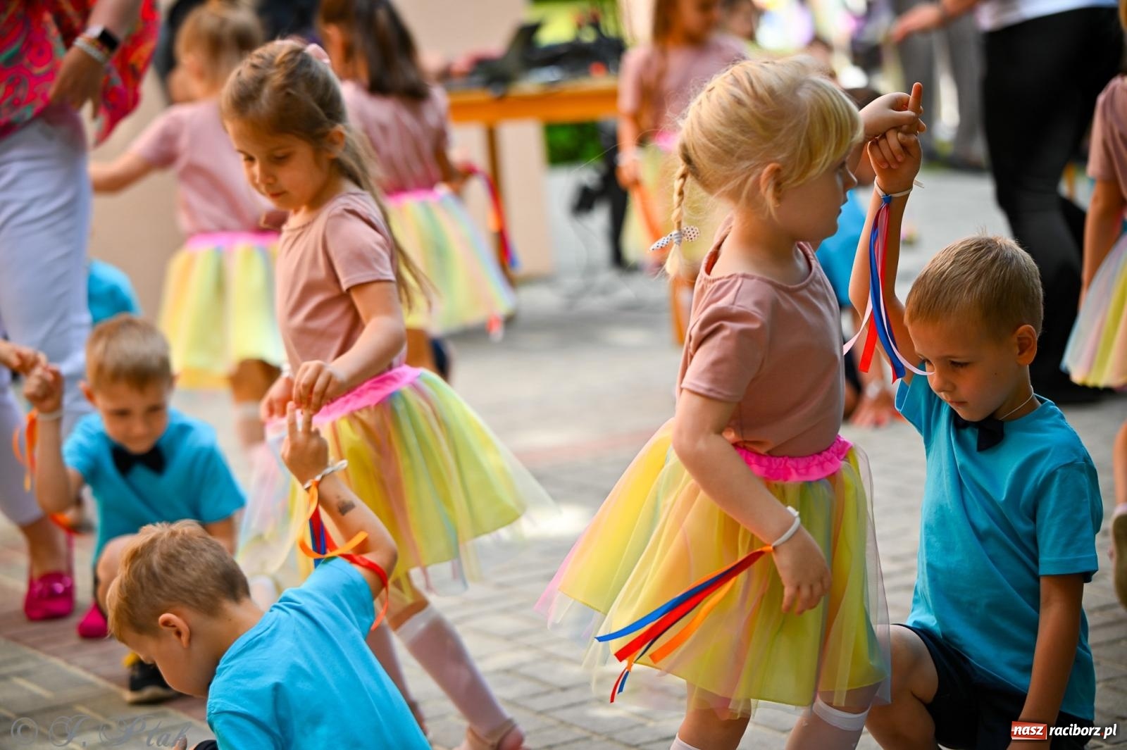 Zdjęcie w galerii na portalu naszraciborz.pl: Rodzinny festyn z międzynarodowym przesłaniem w P23 wiadomości z regionu