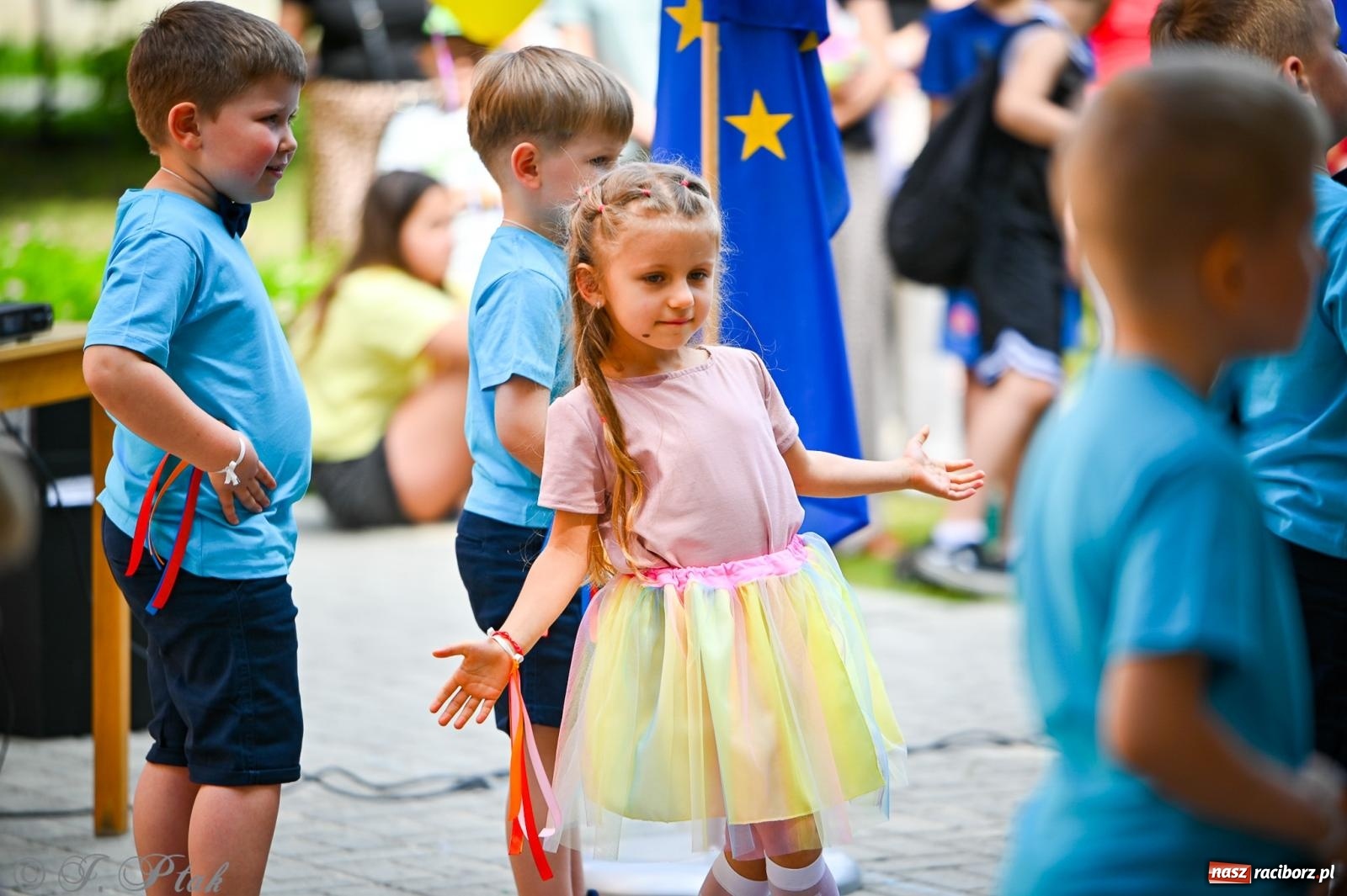 Zdjęcie w galerii na portalu naszraciborz.pl: Rodzinny festyn z międzynarodowym przesłaniem w P23 wiadomości z regionu