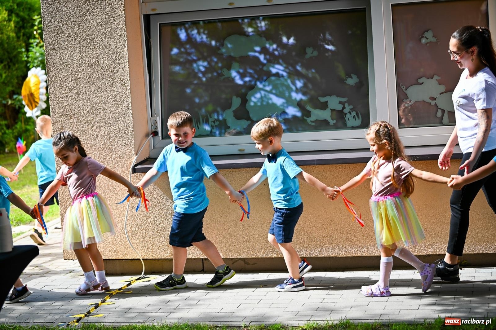 Zdjęcie w galerii na portalu naszraciborz.pl: Rodzinny festyn z międzynarodowym przesłaniem w P23 wiadomości z regionu