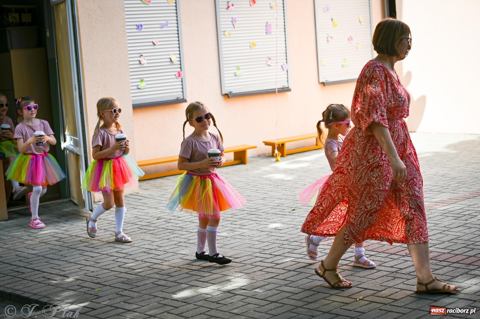 Zdjęcie w galerii na portalu naszraciborz.pl: Rodzinny festyn z międzynarodowym przesłaniem w P23 wiadomości z regionu