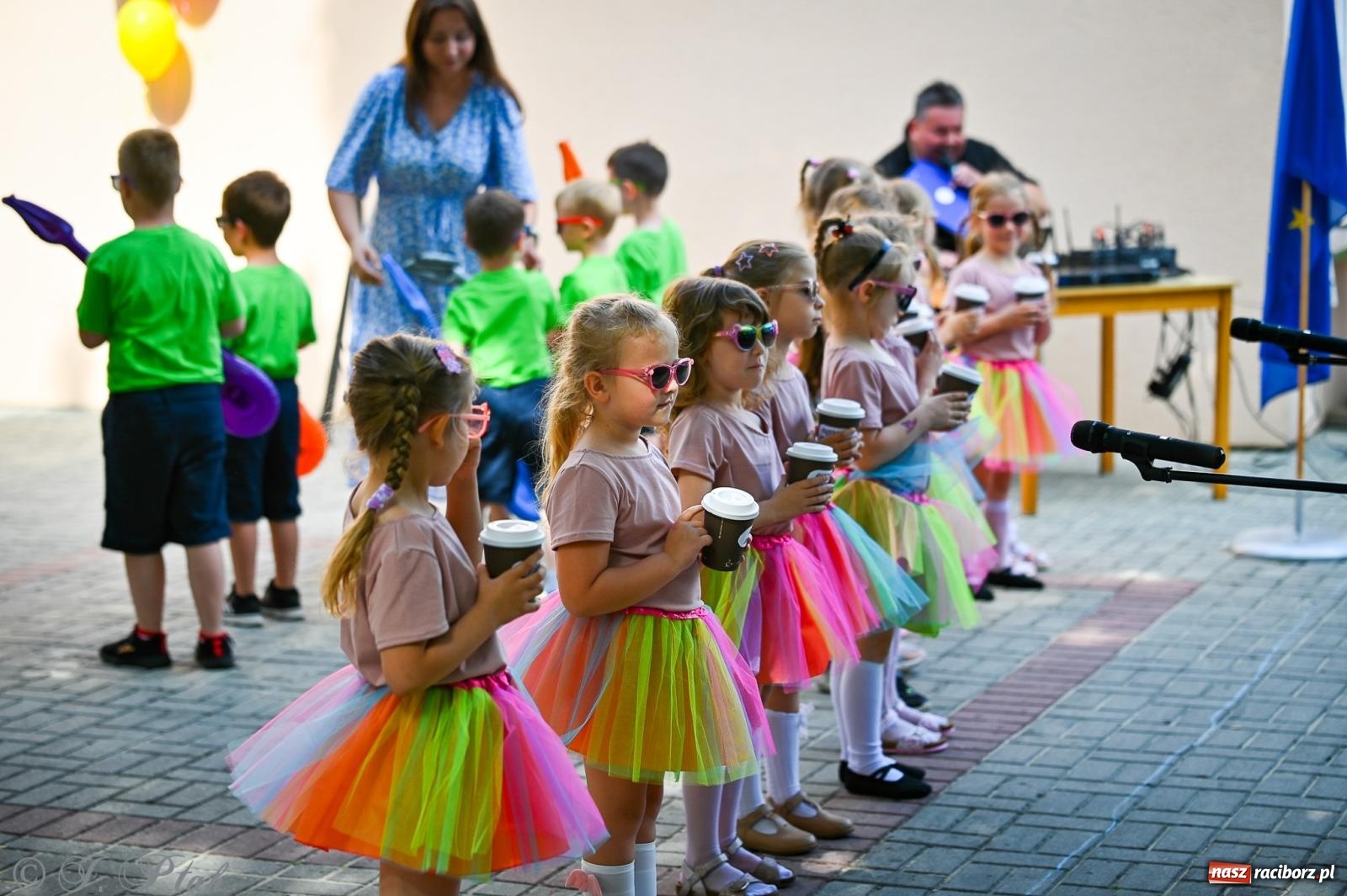 Zdjęcie w galerii na portalu naszraciborz.pl: Rodzinny festyn z międzynarodowym przesłaniem w P23 wiadomości z regionu