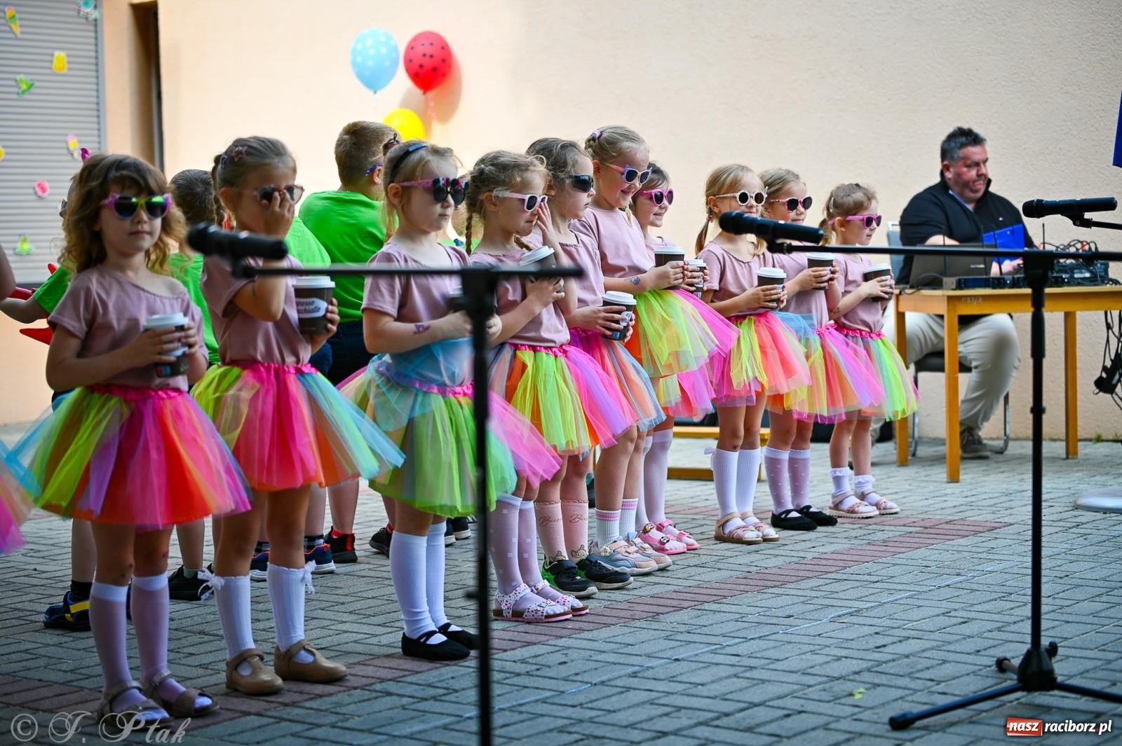 Zdjęcie w galerii na portalu naszraciborz.pl: Rodzinny festyn z międzynarodowym przesłaniem w P23 wiadomości z regionu