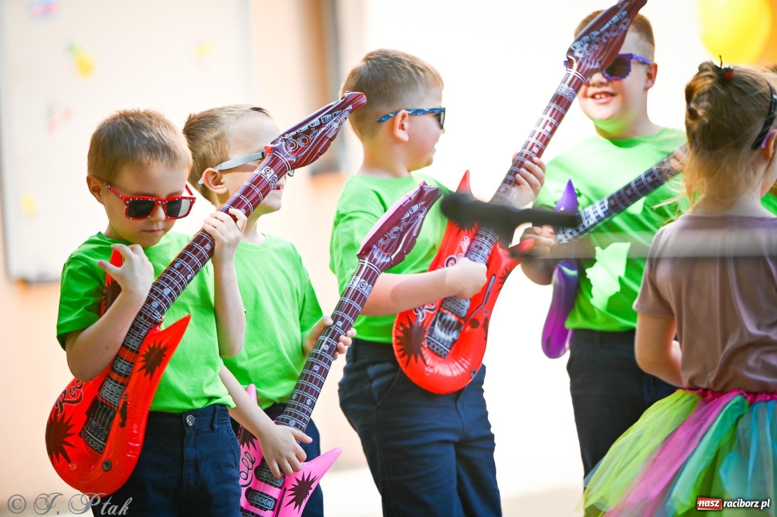 Zdjęcie w galerii na portalu naszraciborz.pl: Rodzinny festyn z międzynarodowym przesłaniem w P23 wiadomości z regionu