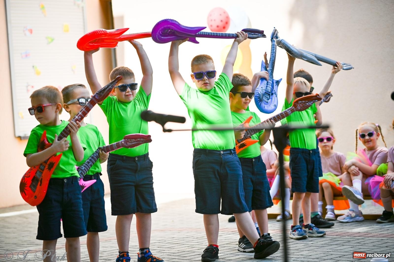 Zdjęcie w galerii na portalu naszraciborz.pl: Rodzinny festyn z międzynarodowym przesłaniem w P23 wiadomości z regionu