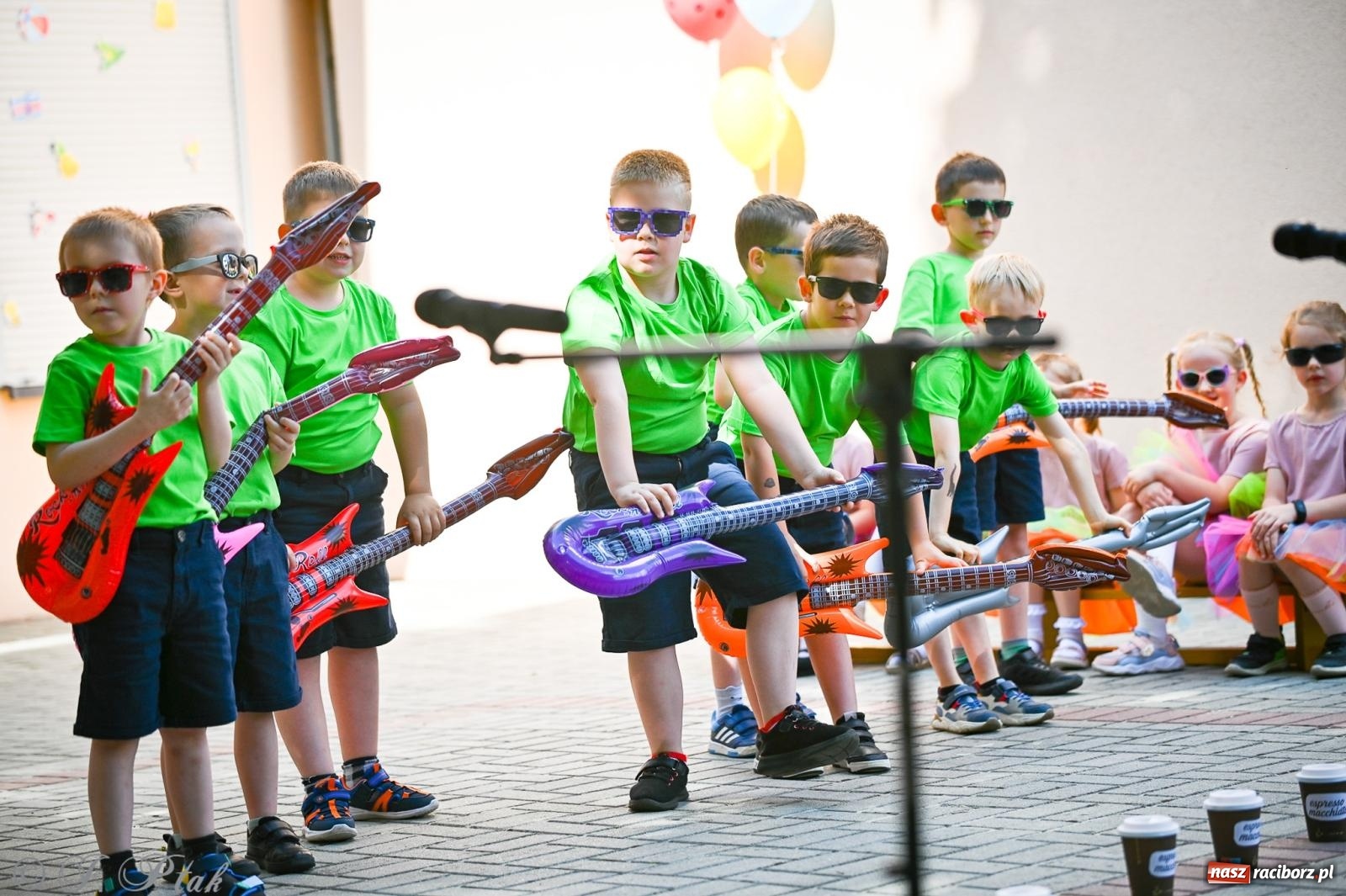 Zdjęcie w galerii na portalu naszraciborz.pl: Rodzinny festyn z międzynarodowym przesłaniem w P23 wiadomości z regionu