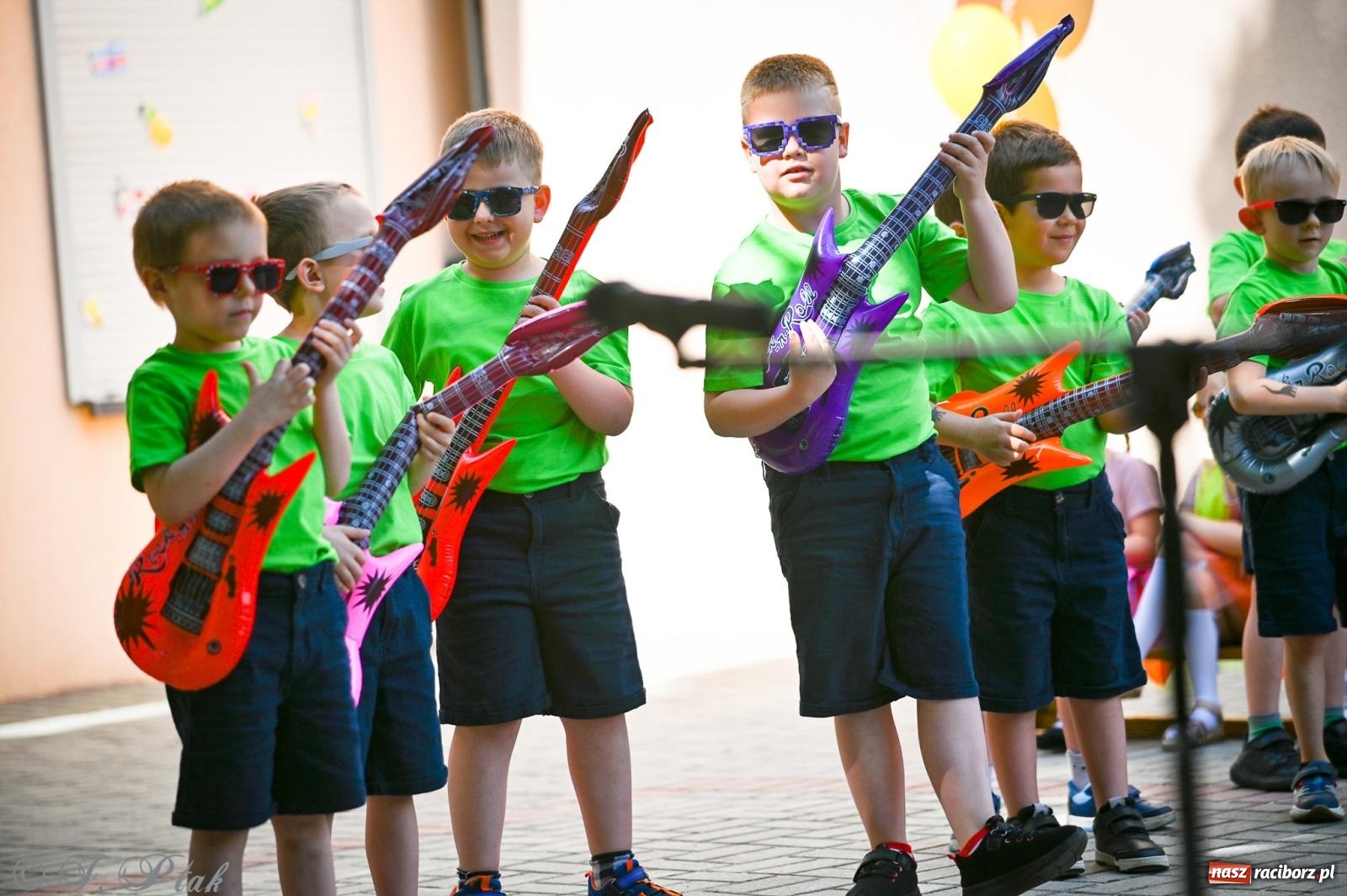 Zdjęcie w galerii na portalu naszraciborz.pl: Rodzinny festyn z międzynarodowym przesłaniem w P23 wiadomości z regionu