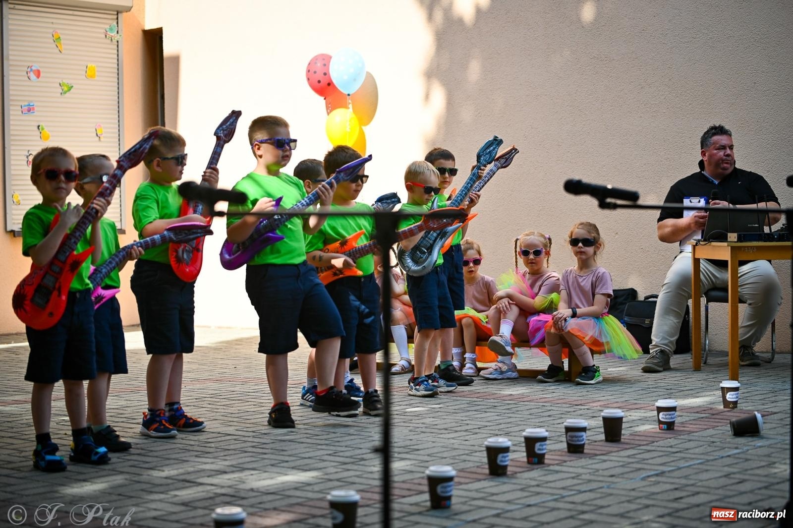 Zdjęcie w galerii na portalu naszraciborz.pl: Rodzinny festyn z międzynarodowym przesłaniem w P23 wiadomości z regionu