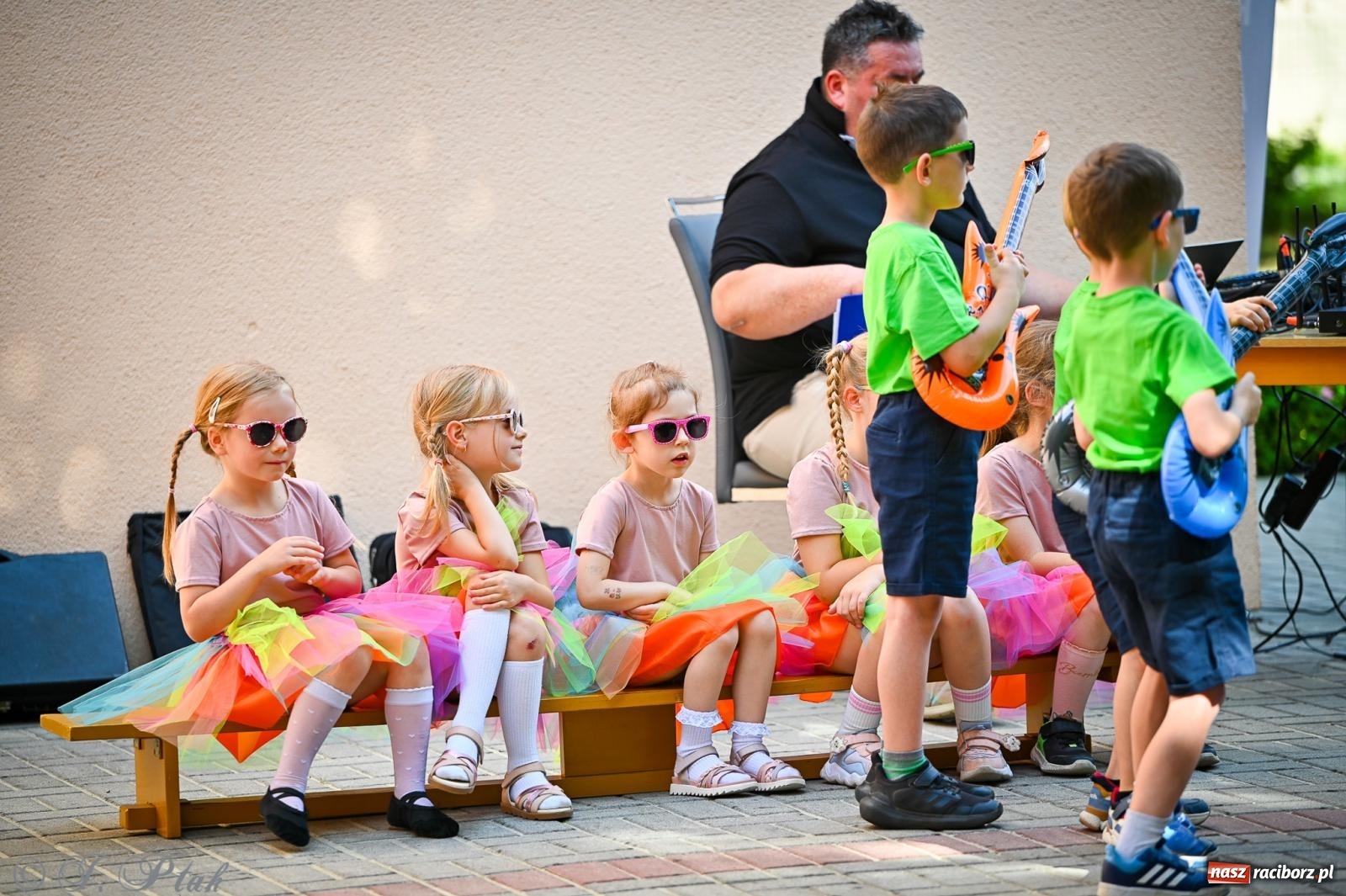 Zdjęcie w galerii na portalu naszraciborz.pl: Rodzinny festyn z międzynarodowym przesłaniem w P23 wiadomości z regionu