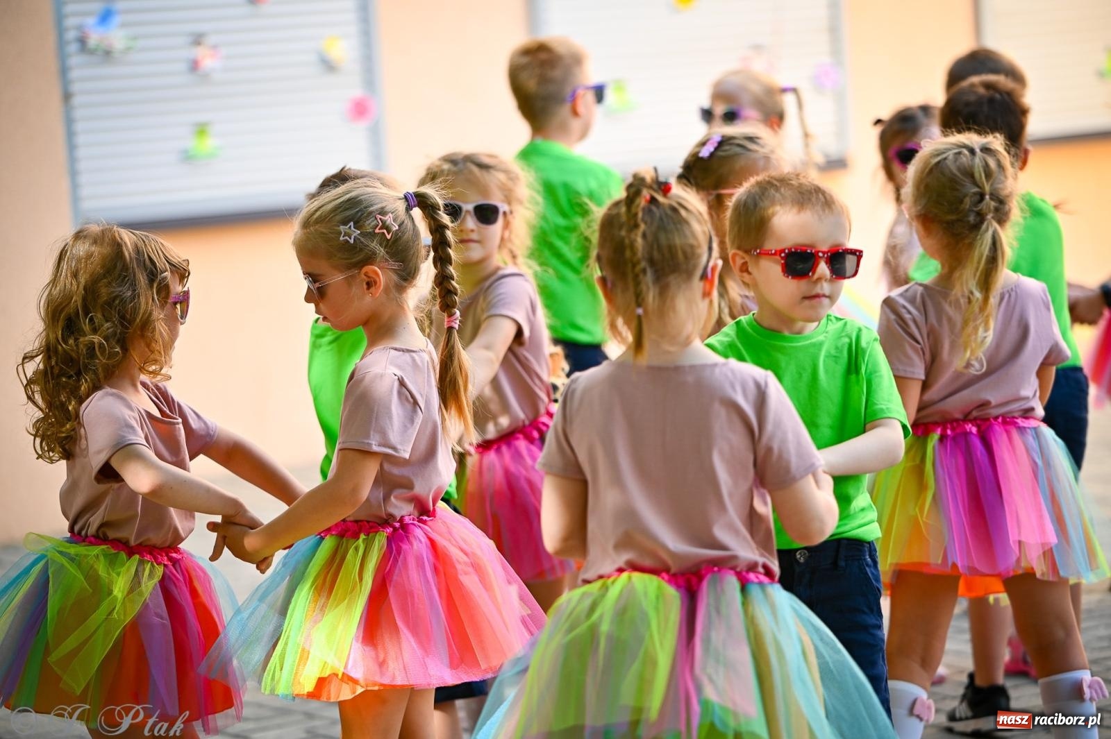 Zdjęcie w galerii na portalu naszraciborz.pl: Rodzinny festyn z międzynarodowym przesłaniem w P23 wiadomości z regionu