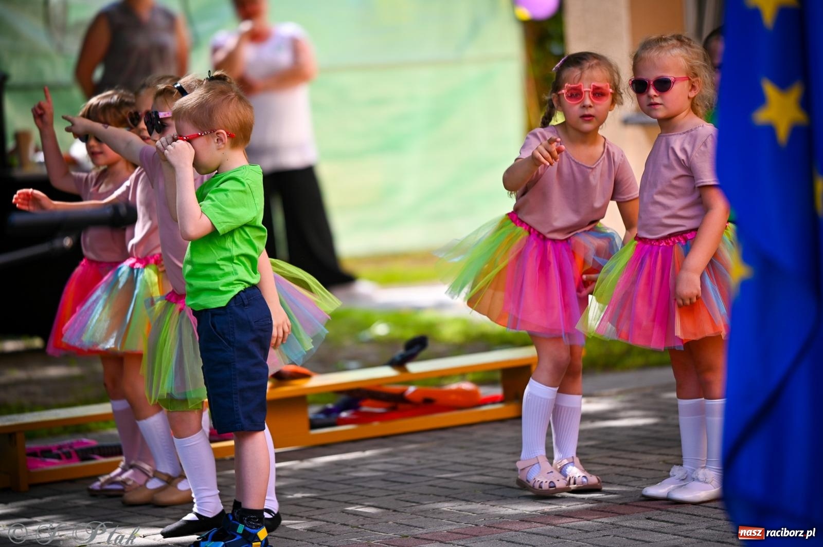 Zdjęcie w galerii na portalu naszraciborz.pl: Rodzinny festyn z międzynarodowym przesłaniem w P23 wiadomości z regionu