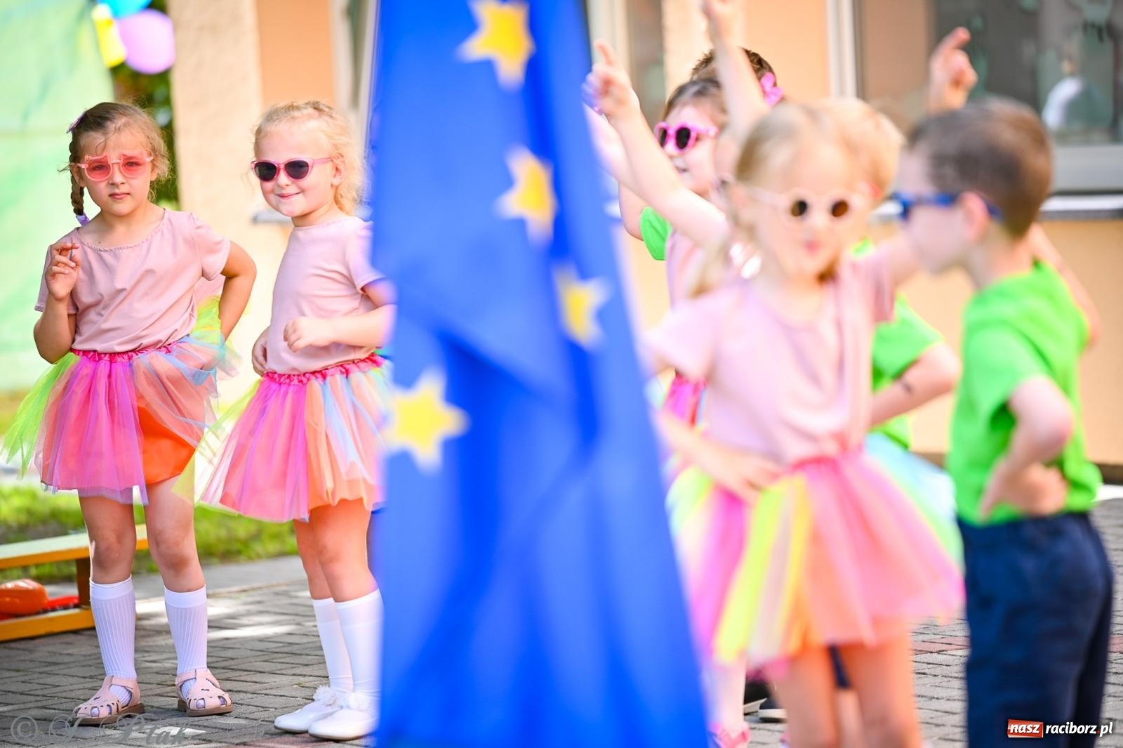 Zdjęcie w galerii na portalu naszraciborz.pl: Rodzinny festyn z międzynarodowym przesłaniem w P23 wiadomości z regionu