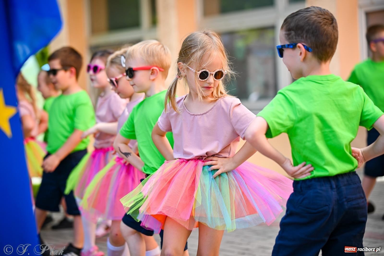 Zdjęcie w galerii na portalu naszraciborz.pl: Rodzinny festyn z międzynarodowym przesłaniem w P23 wiadomości z regionu