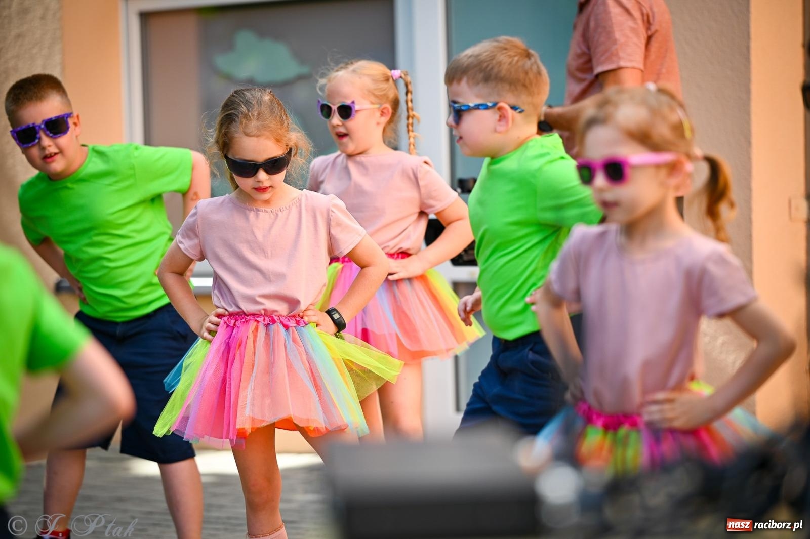 Zdjęcie w galerii na portalu naszraciborz.pl: Rodzinny festyn z międzynarodowym przesłaniem w P23 wiadomości z regionu
