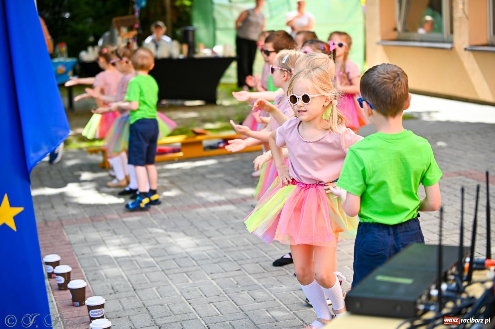 Zdjęcie w galerii na portalu naszraciborz.pl: Rodzinny festyn z międzynarodowym przesłaniem w P23 wiadomości z regionu