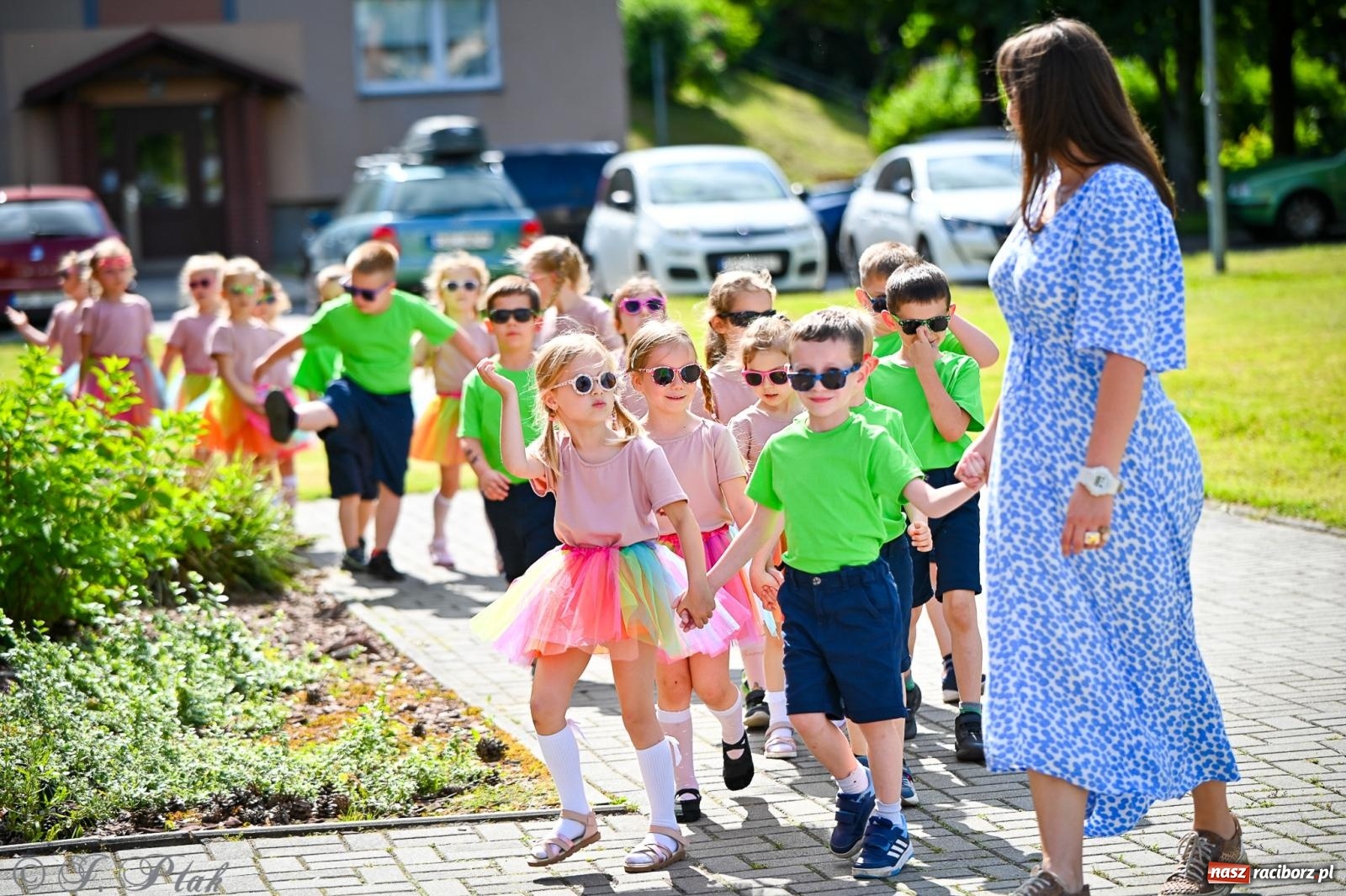 Zdjęcie w galerii na portalu naszraciborz.pl: Rodzinny festyn z międzynarodowym przesłaniem w P23 wiadomości z regionu