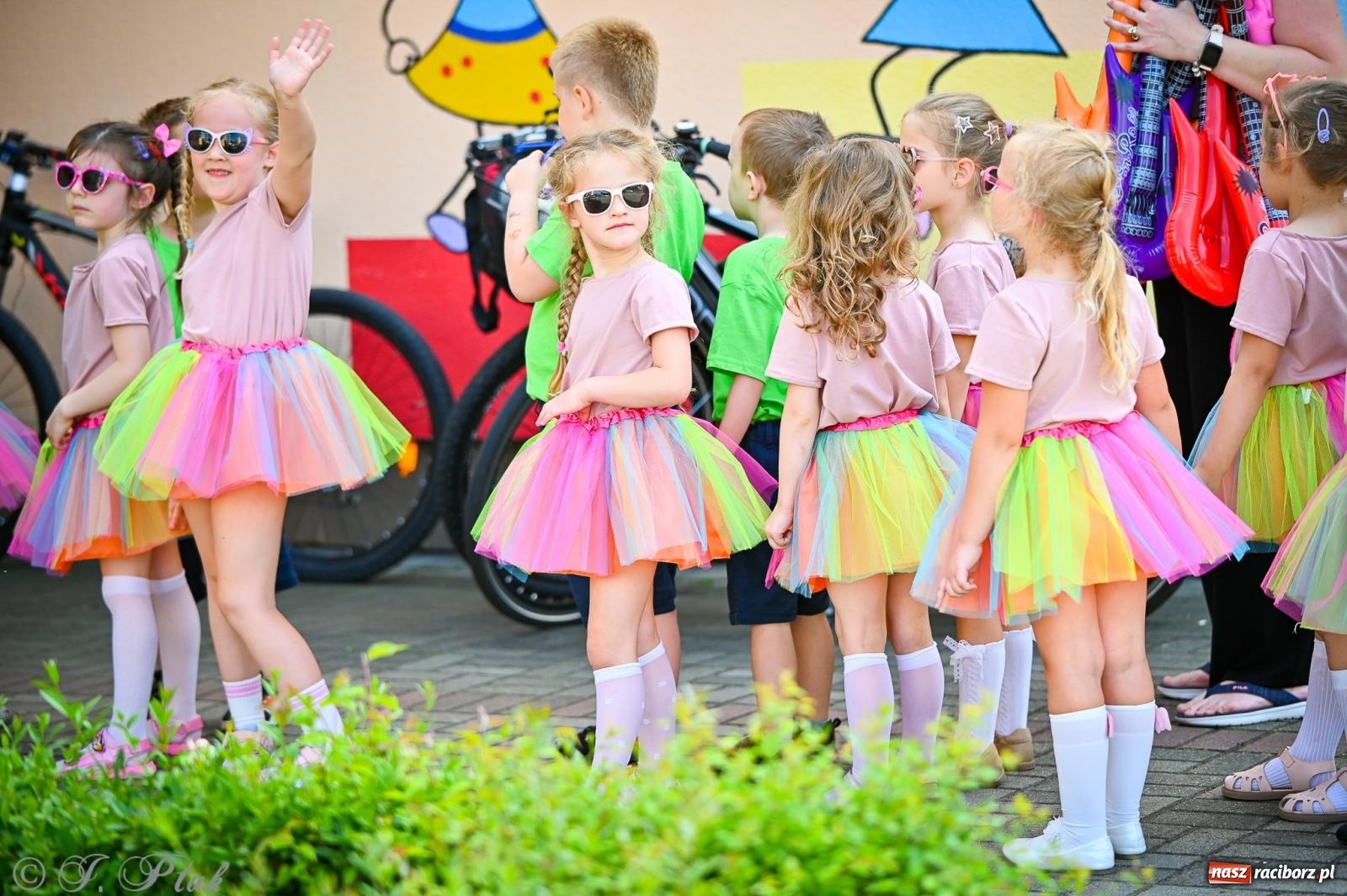 Zdjęcie w galerii na portalu naszraciborz.pl: Rodzinny festyn z międzynarodowym przesłaniem w P23 wiadomości z regionu