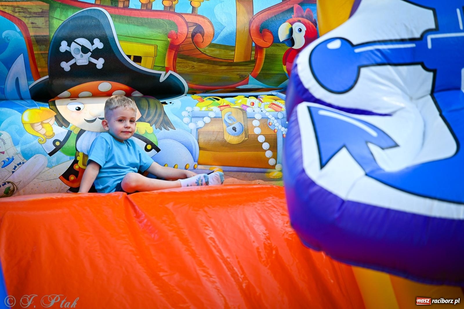 Zdjęcie w galerii na portalu naszraciborz.pl: Rodzinny festyn z międzynarodowym przesłaniem w P23 wiadomości z regionu