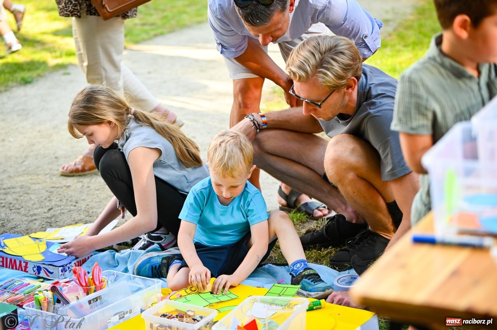Zdjęcie w galerii na portalu naszraciborz.pl: Rodzinny festyn z międzynarodowym przesłaniem w P23 wiadomości z regionu