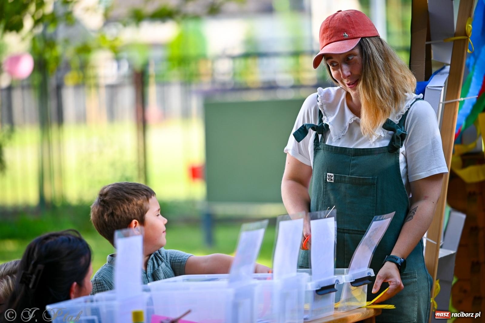 Zdjęcie w galerii na portalu naszraciborz.pl: Rodzinny festyn z międzynarodowym przesłaniem w P23 wiadomości z regionu