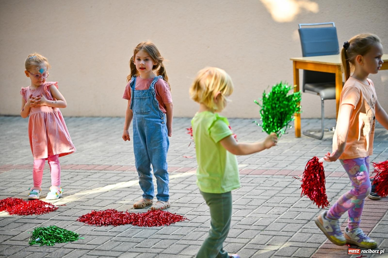 Zdjęcie w galerii na portalu naszraciborz.pl: Rodzinny festyn z międzynarodowym przesłaniem w P23 wiadomości z regionu