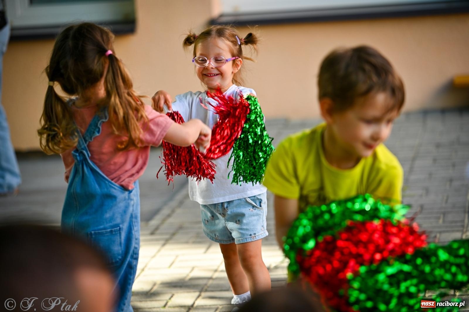 Zdjęcie w galerii na portalu naszraciborz.pl: Rodzinny festyn z międzynarodowym przesłaniem w P23 wiadomości z regionu