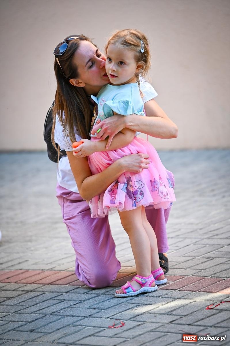 Zdjęcie w galerii na portalu naszraciborz.pl: Rodzinny festyn z międzynarodowym przesłaniem w P23 wiadomości z regionu