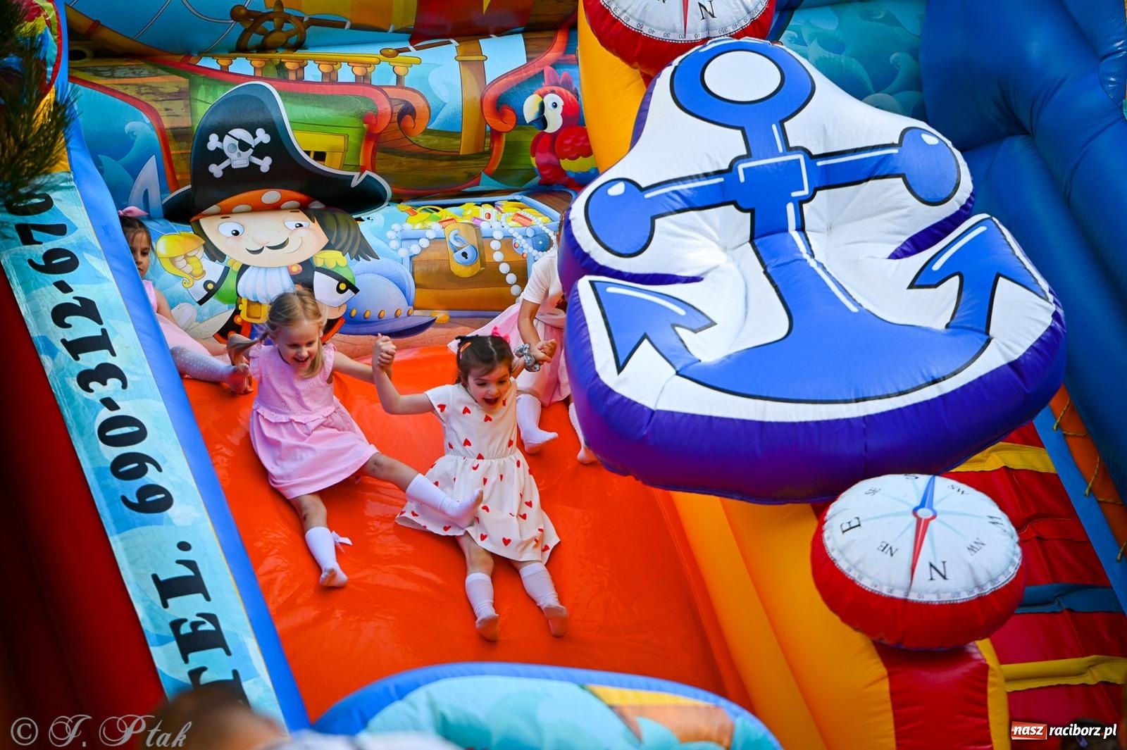 Zdjęcie w galerii na portalu naszraciborz.pl: Rodzinny festyn z międzynarodowym przesłaniem w P23 wiadomości z regionu