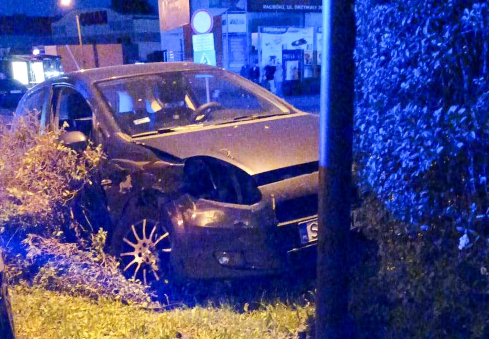 Zdjęcie w galerii na portalu naszraciborz.pl: Wypadek na skrzyżowaniu Ocickiej i Opawskiej - tak do niego doszło [WIDEO] wiadomości z regionu