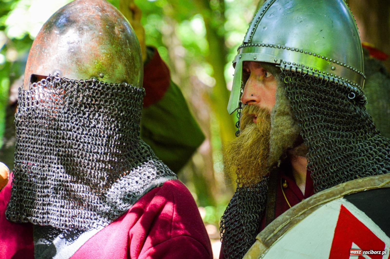 Zdjęcie w galerii na portalu naszraciborz.pl: Setki wojów pod Oborą. Trwa finał raciborskiego festiwalu średniowiecznego wiadomości z regionu