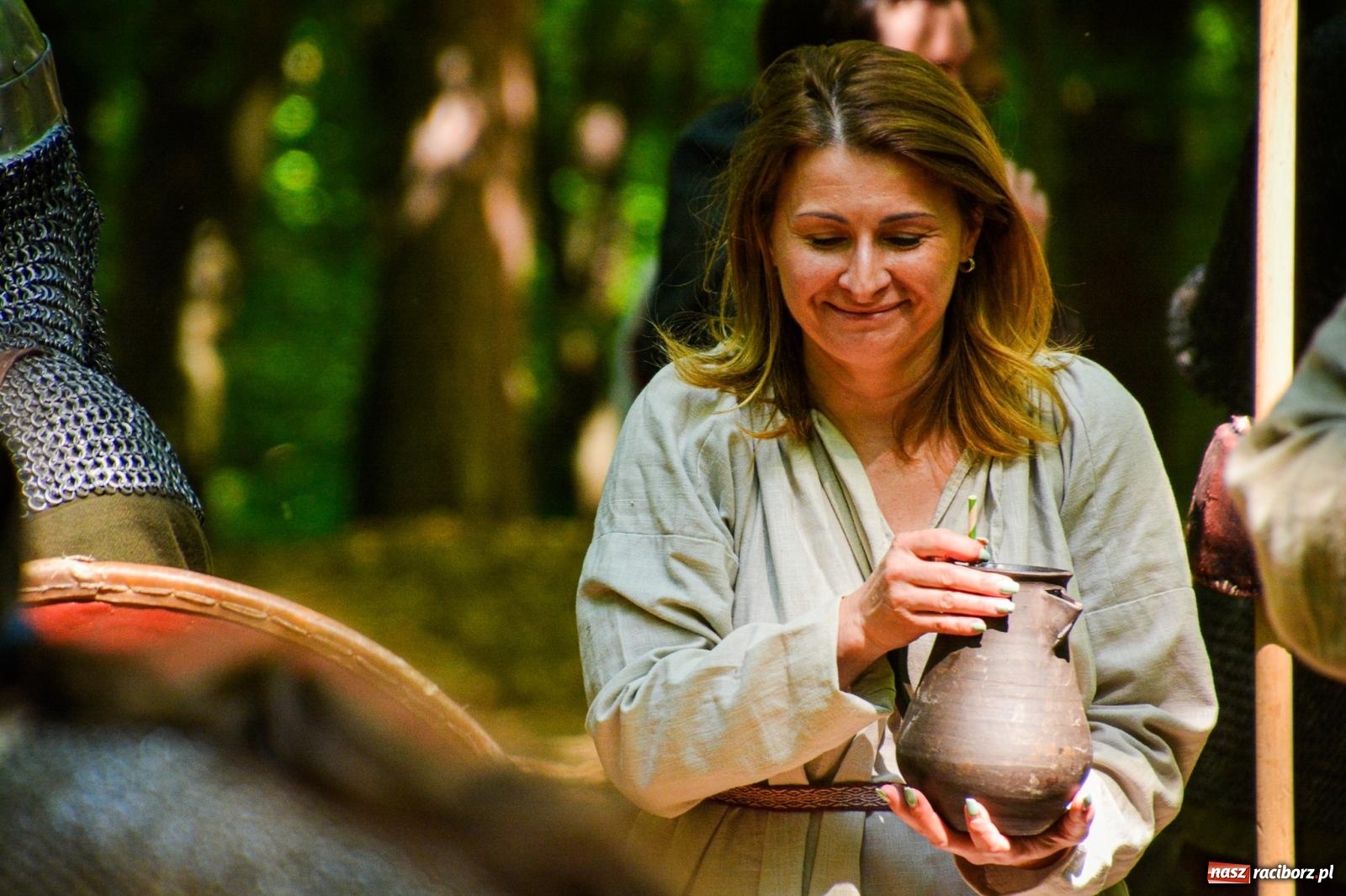 Zdjęcie w galerii na portalu naszraciborz.pl: Setki wojów pod Oborą. Trwa finał raciborskiego festiwalu średniowiecznego wiadomości z regionu