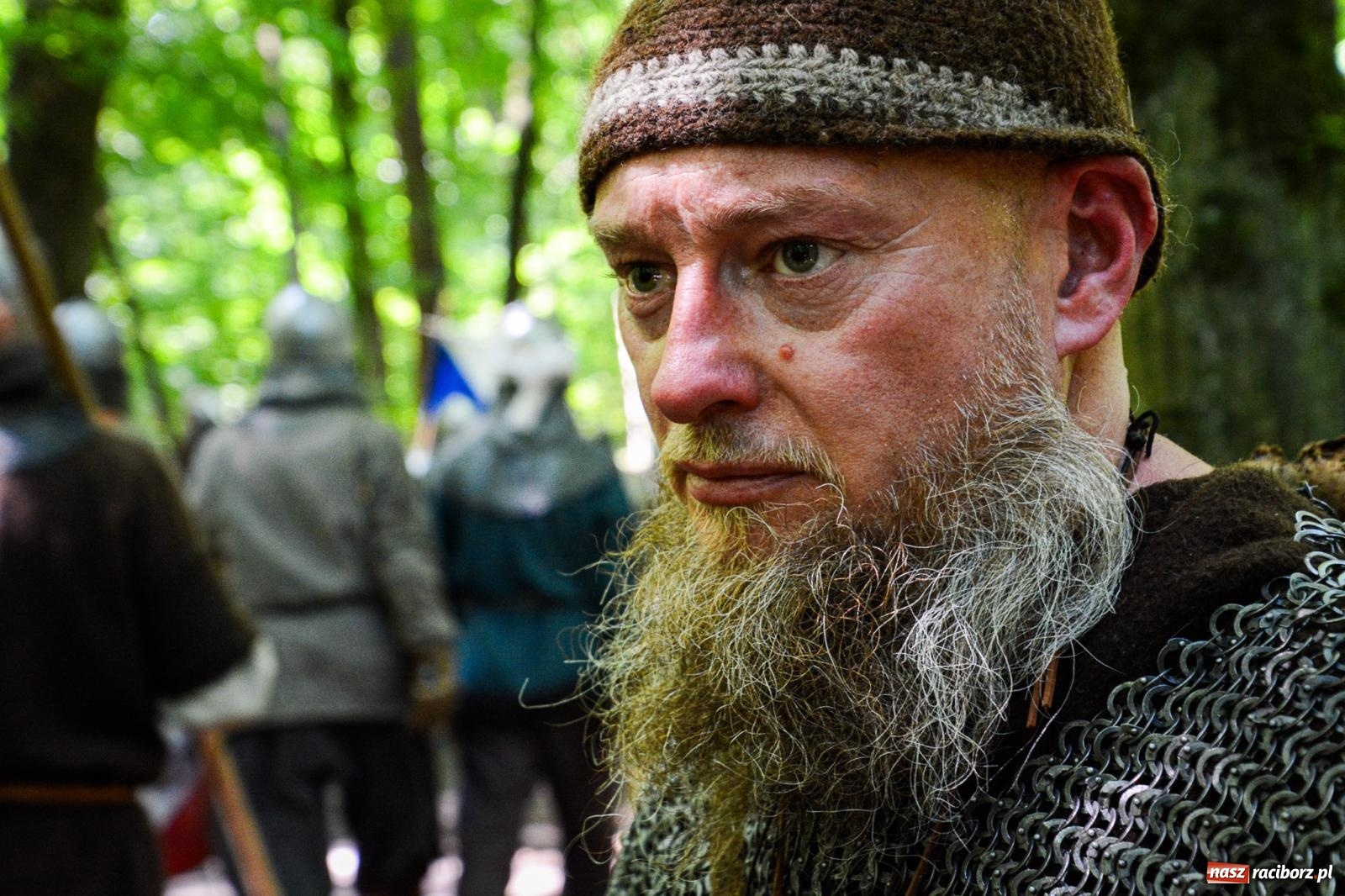 Zdjęcie w galerii na portalu naszraciborz.pl: Setki wojów pod Oborą. Trwa finał raciborskiego festiwalu średniowiecznego wiadomości z regionu