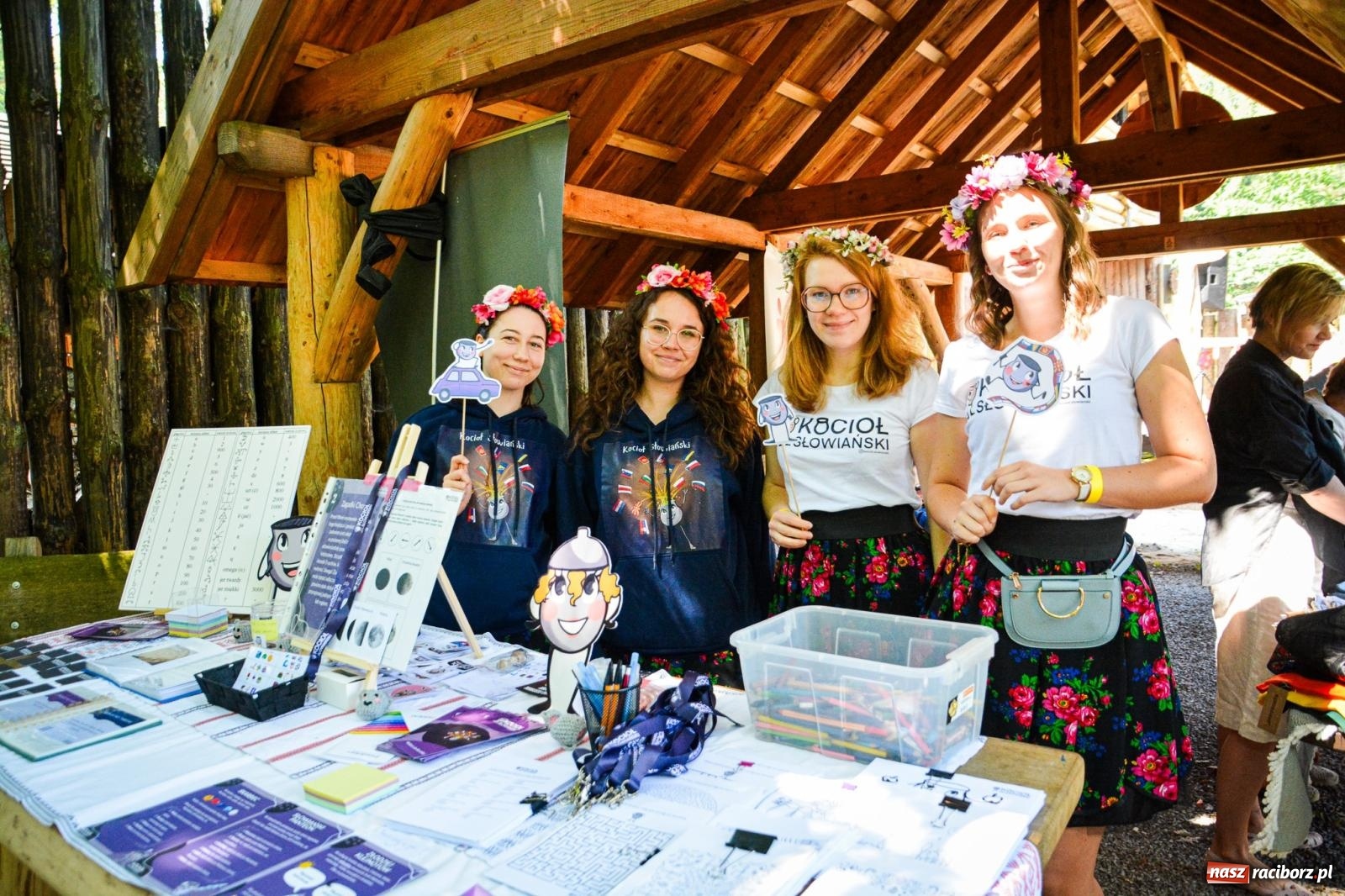 Zdjęcie w galerii na portalu naszraciborz.pl: Setki wojów pod Oborą. Trwa finał raciborskiego festiwalu średniowiecznego wiadomości z regionu