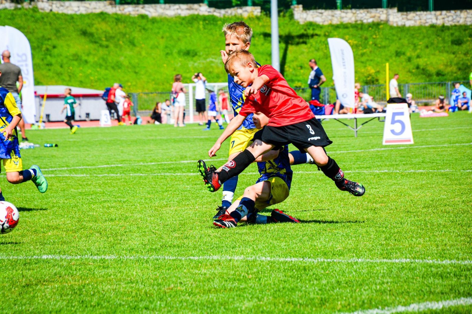 Zdjęcie w galerii na portalu naszraciborz.pl: Racibórz Trophy: młodzi piłkarze rywalizują na stadionie przy Zamkowej wiadomości z regionu