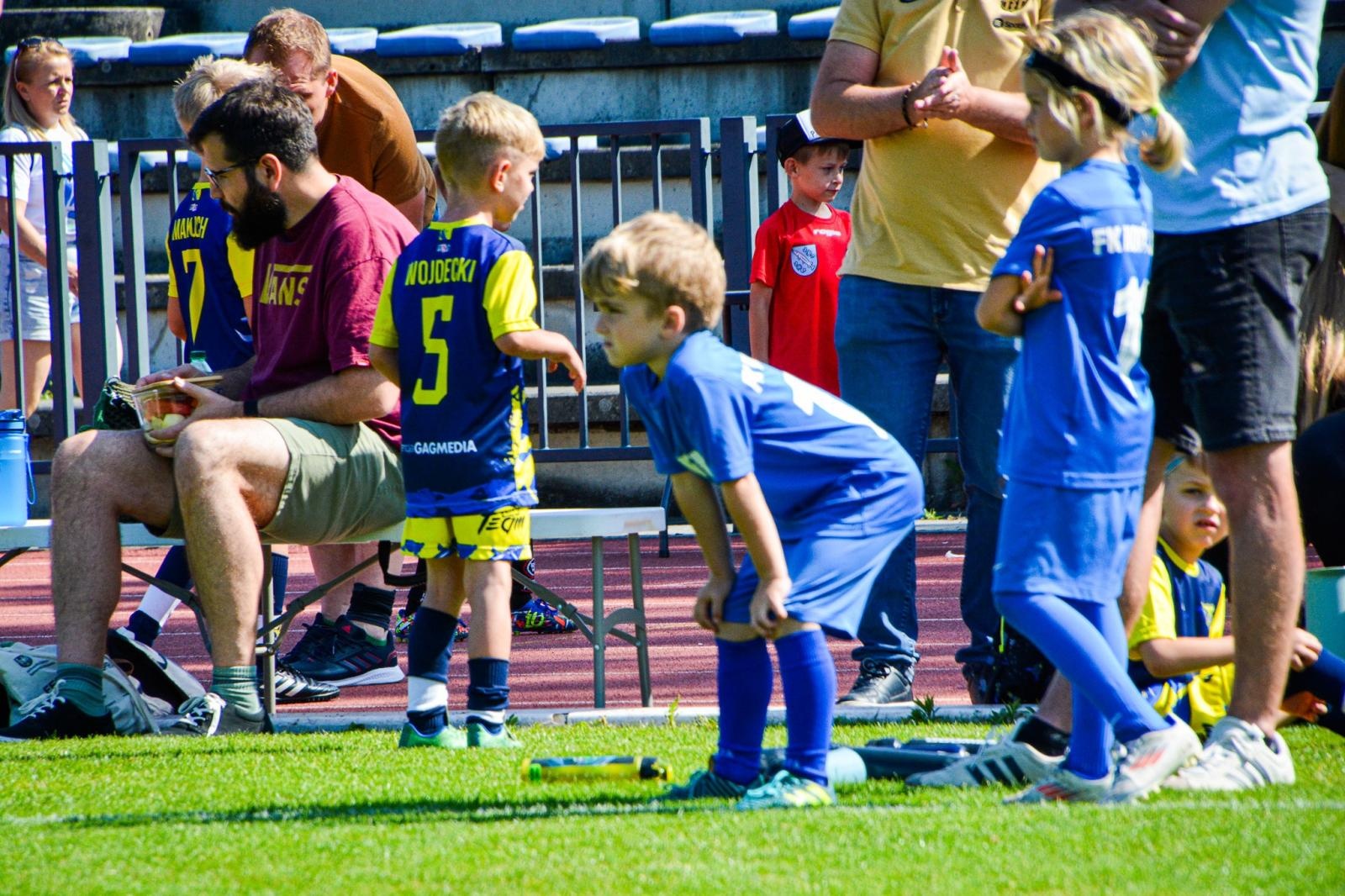 Zdjęcie w galerii na portalu naszraciborz.pl: Racibórz Trophy: młodzi piłkarze rywalizują na stadionie przy Zamkowej wiadomości z regionu