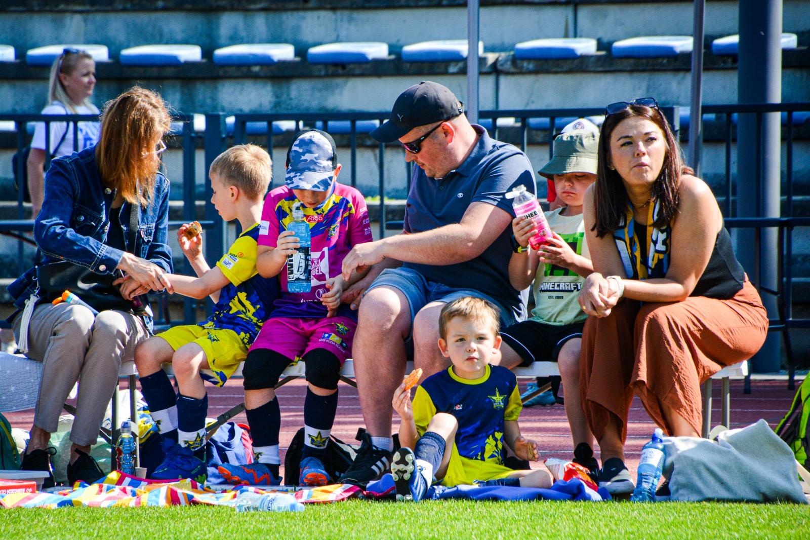 Zdjęcie w galerii na portalu naszraciborz.pl: Racibórz Trophy: młodzi piłkarze rywalizują na stadionie przy Zamkowej wiadomości z regionu