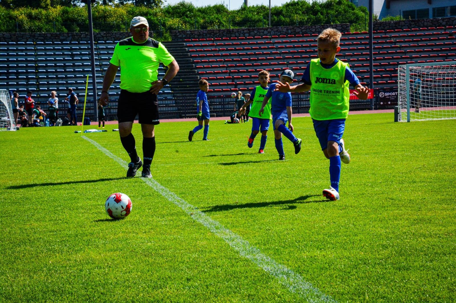 Zdjęcie w galerii na portalu naszraciborz.pl: Racibórz Trophy: młodzi piłkarze rywalizują na stadionie przy Zamkowej wiadomości z regionu