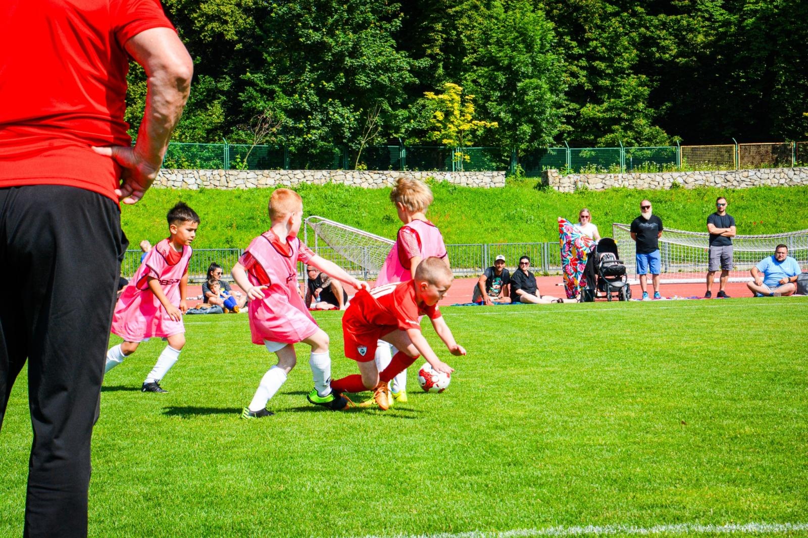 Zdjęcie w galerii na portalu naszraciborz.pl: Racibórz Trophy: młodzi piłkarze rywalizują na stadionie przy Zamkowej wiadomości z regionu