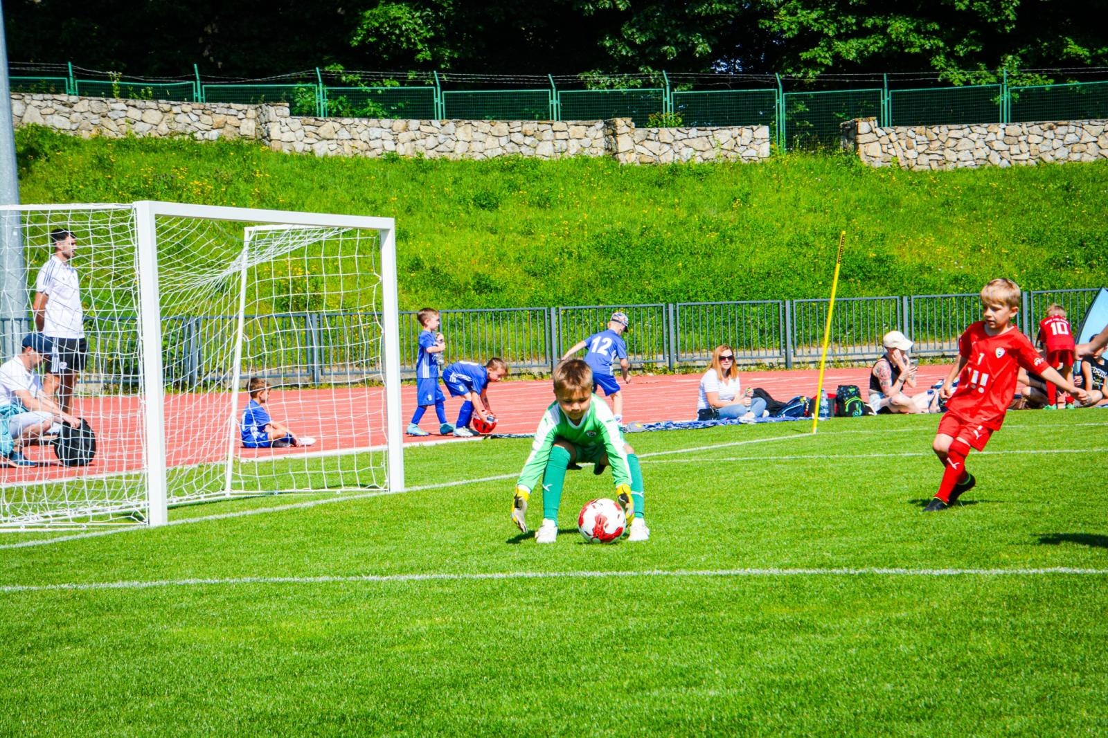 Zdjęcie w galerii na portalu naszraciborz.pl: Racibórz Trophy: młodzi piłkarze rywalizują na stadionie przy Zamkowej wiadomości z regionu
