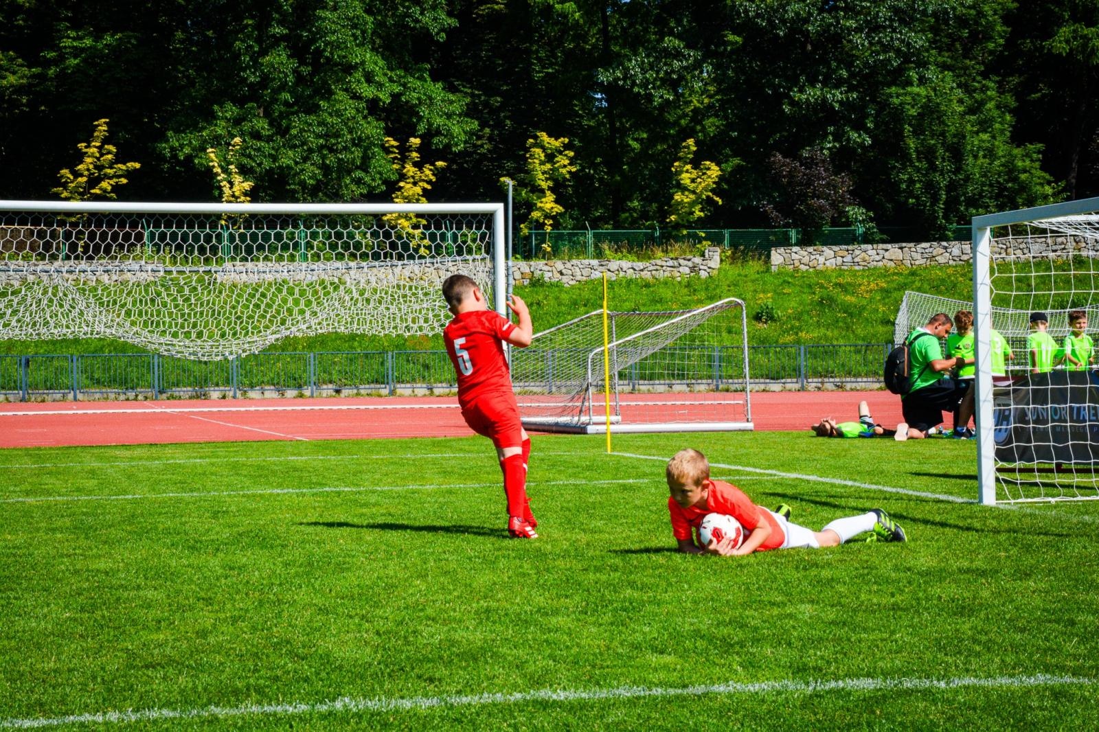 Zdjęcie w galerii na portalu naszraciborz.pl: Racibórz Trophy: młodzi piłkarze rywalizują na stadionie przy Zamkowej wiadomości z regionu