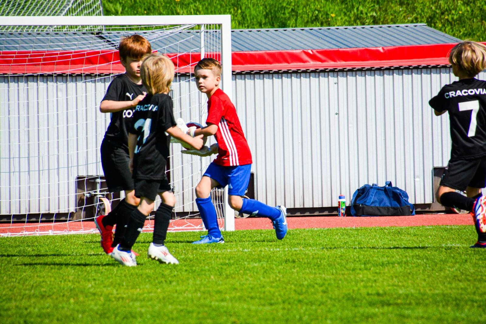 Zdjęcie w galerii na portalu naszraciborz.pl: Racibórz Trophy: młodzi piłkarze rywalizują na stadionie przy Zamkowej wiadomości z regionu