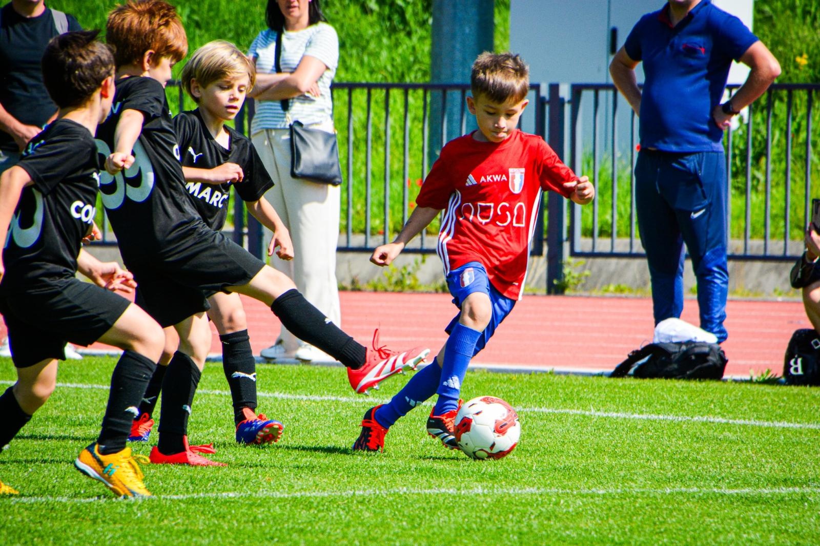 Zdjęcie w galerii na portalu naszraciborz.pl: Racibórz Trophy: młodzi piłkarze rywalizują na stadionie przy Zamkowej wiadomości z regionu